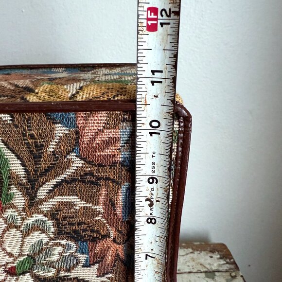 Vintage Floral Tapestry Collapsible Suitcase with Lucite Handle and Zipper Closu - Picture 15 of 16